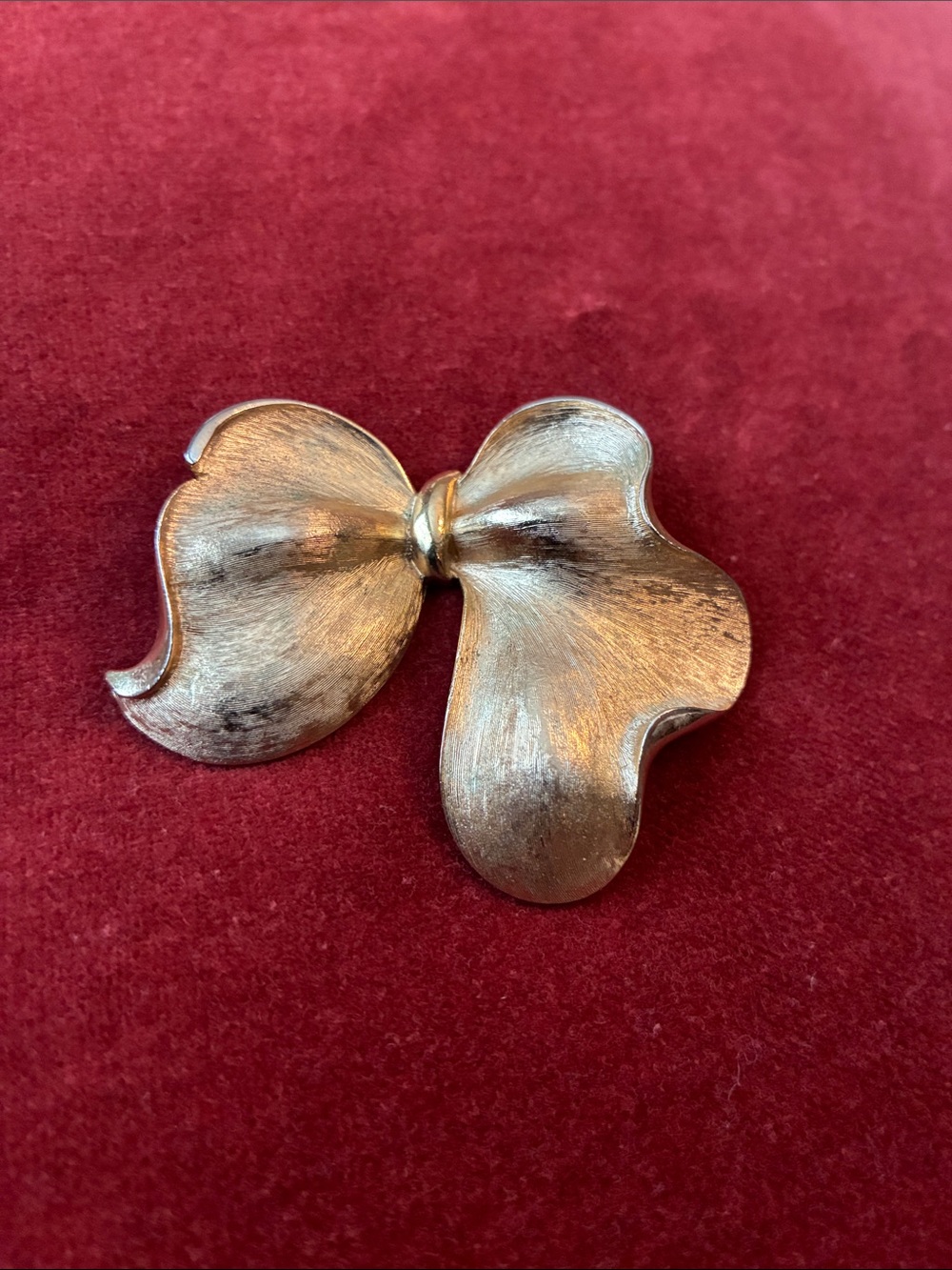 Brushed Gold Bow Brooch - Women’s Fashion Accessory